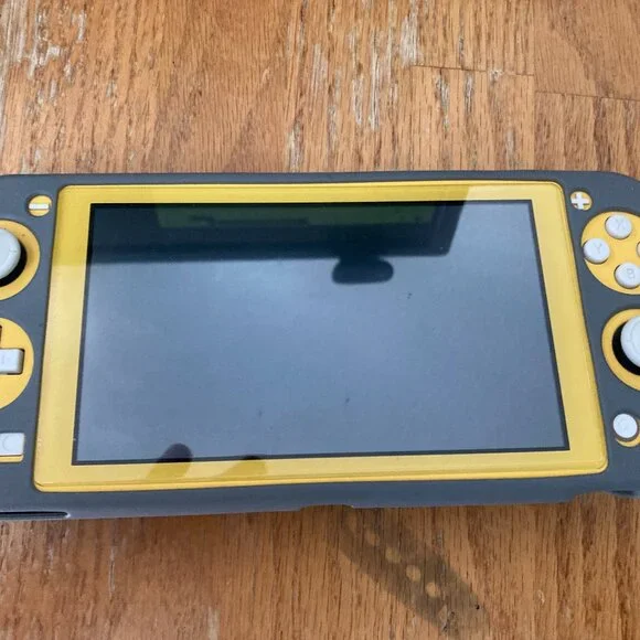 Nintendo Switch Lite & Insignia Protection Kit - Picture 2 of 12